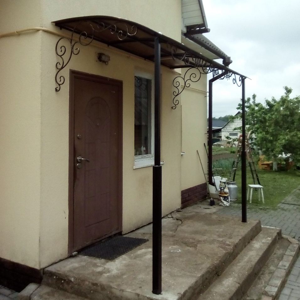 Козырек кованый над крыльцом с покрытием из поликарбоната 6мм - 8мм 5,1