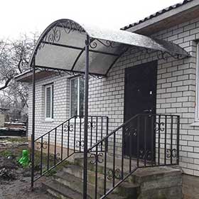 Козырек кованый для крыльца, из поликарбоната