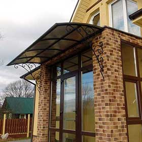 Козырек для крыльца из поликарбоната