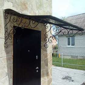 Козырек кованый из поликарбоната
