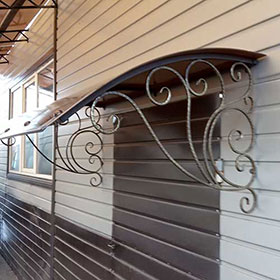 Кованый козырек из поликарбоната