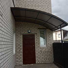 Козырек для крыльца, угловой, на опоре