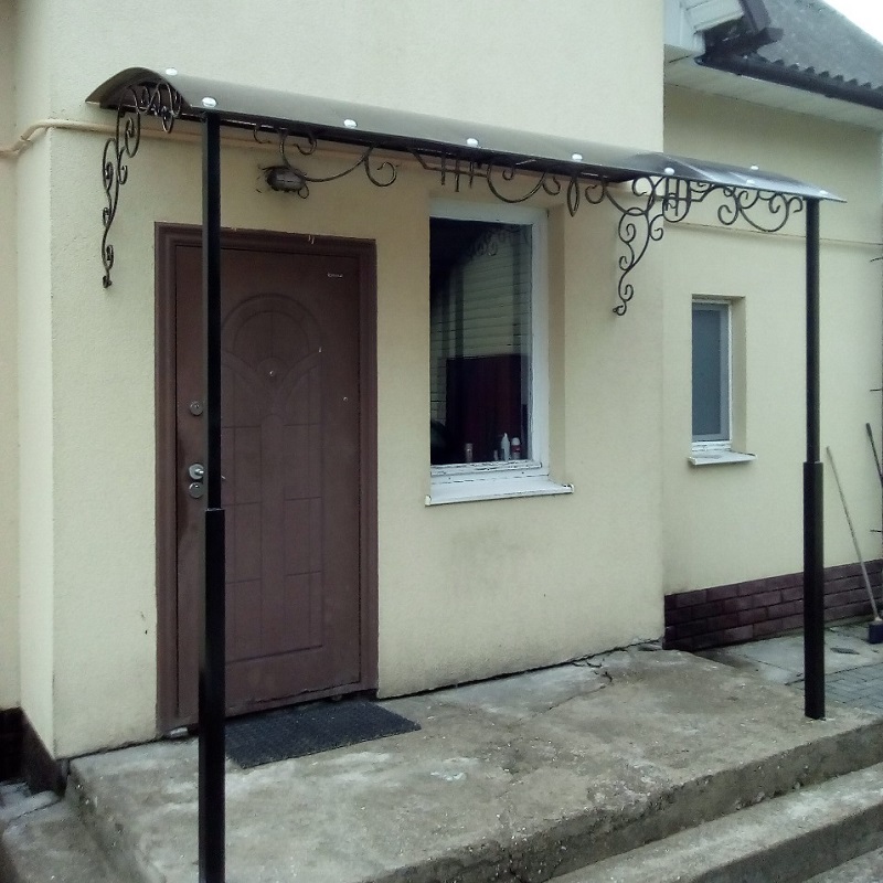 Козырек кованый над крыльцом с покрытием из поликарбоната 6мм - 8мм 5,3