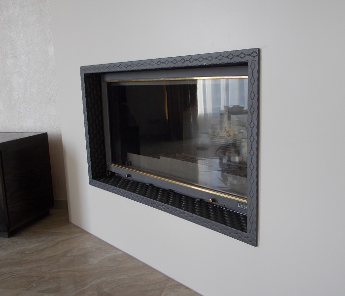 Обрамление камина из металла