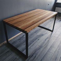 Стол обеденный