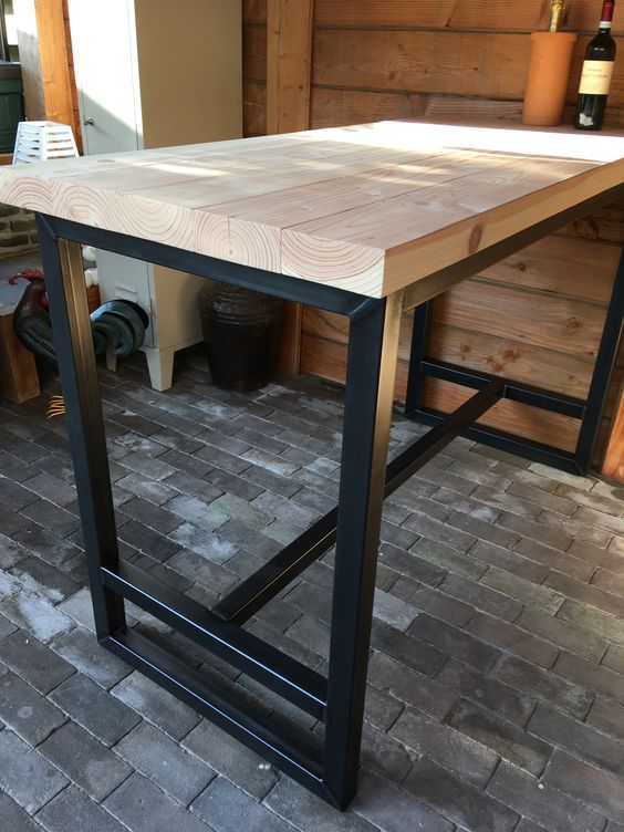 Стол обеденный