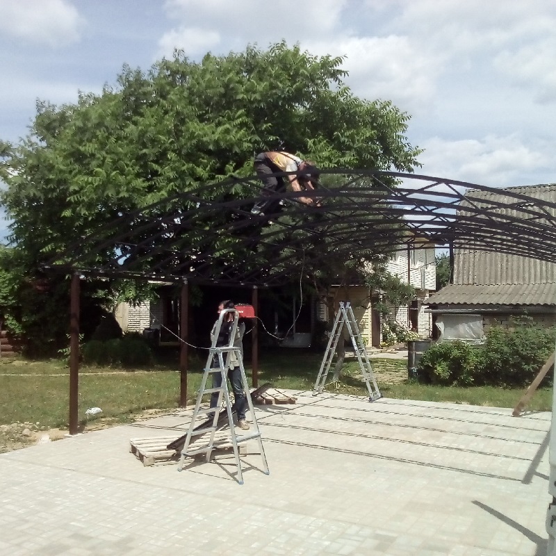 Навес из поликарбоната для автомобиля 3,3