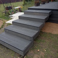 Обшивка террасы доской дпк