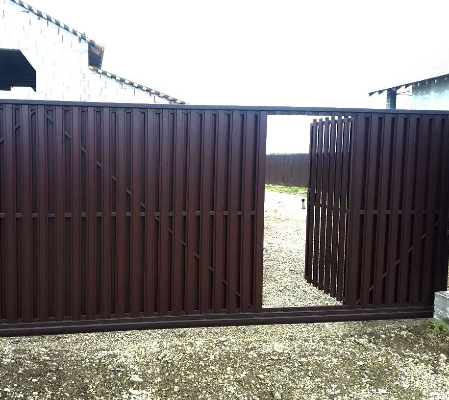 Ворота откатные с калиткой, зашивка штакетник №15