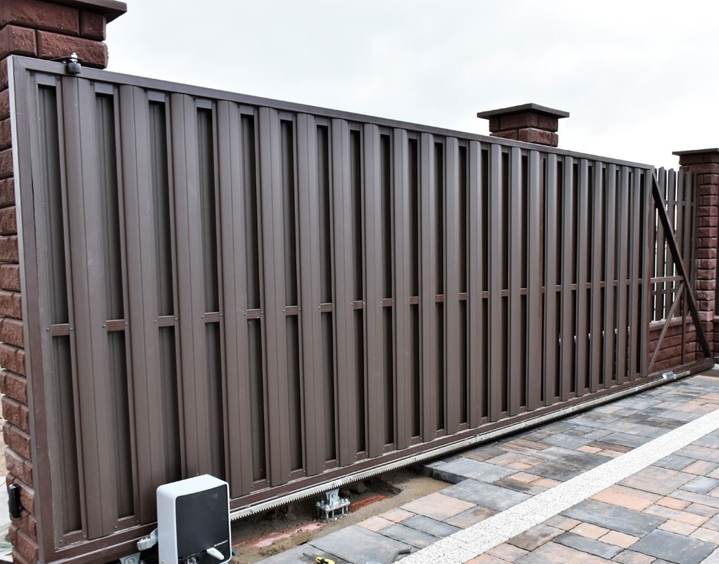 Ворота откатные с металлоштакетником №4