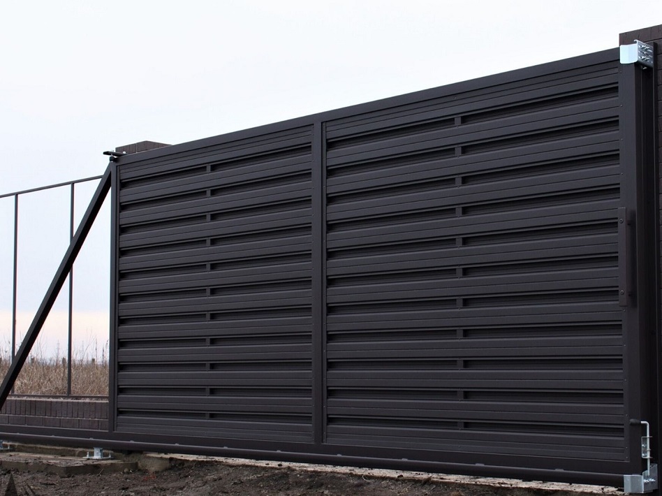 Ворота откатные с зашивкой штакетником №10